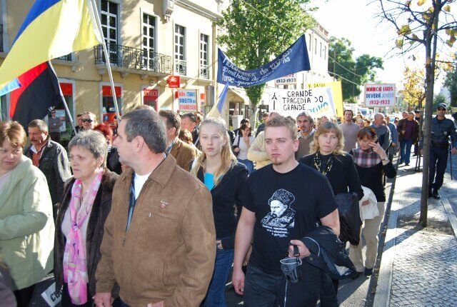 Мирна хода в Лісабоні до роковин Голодомору 32.33 років