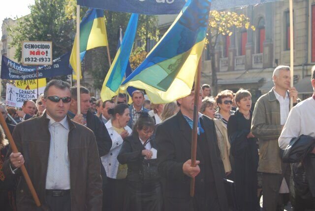 Мирна хода в Лісабоні до роковин Голодомору 32.33 років