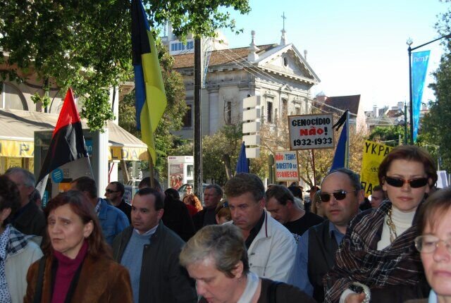 Мирна хода в Лісабоні до роковин Голодомору 32.33 років