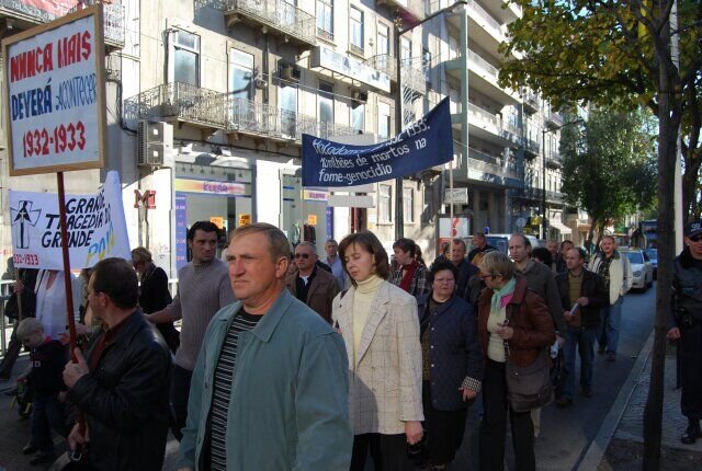 Мирна хода в Лісабоні до роковин Голодомору 32.33 років