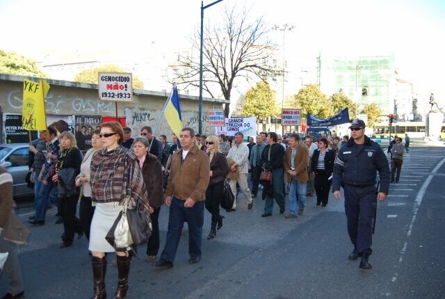 Мирна хода в Лісабоні до роковин Голодомору 32.33 років