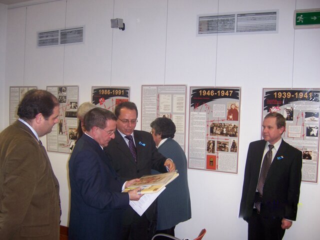 Виставка в Алканена, Голодомор 32-33 років