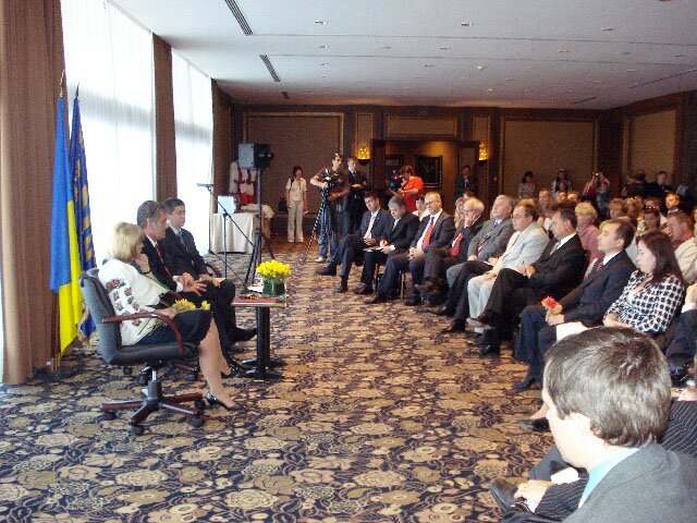 Інавгурація проспекту України у Лісабоні, зустріч Президента України В. Ющенка з громадою