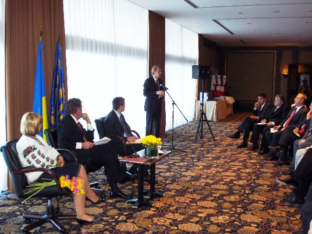 Інавгурація проспекту України у Лісабоні, зустріч Президента України В. Ющенка з громадою