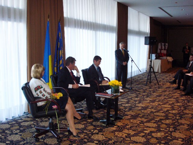 Інавгурація проспекту України у Лісабоні, зустріч Президента України В. Ющенка з громадою