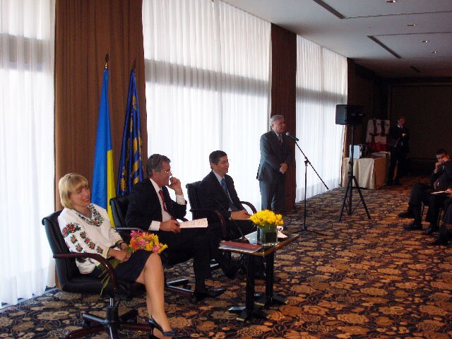 Інавгурація проспекту України у Лісабоні, зустріч Президента України В. Ющенка з громадою