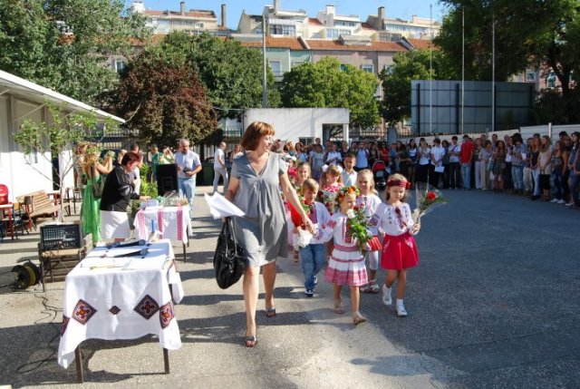 Перший дзвоник в школі Дивосвіт